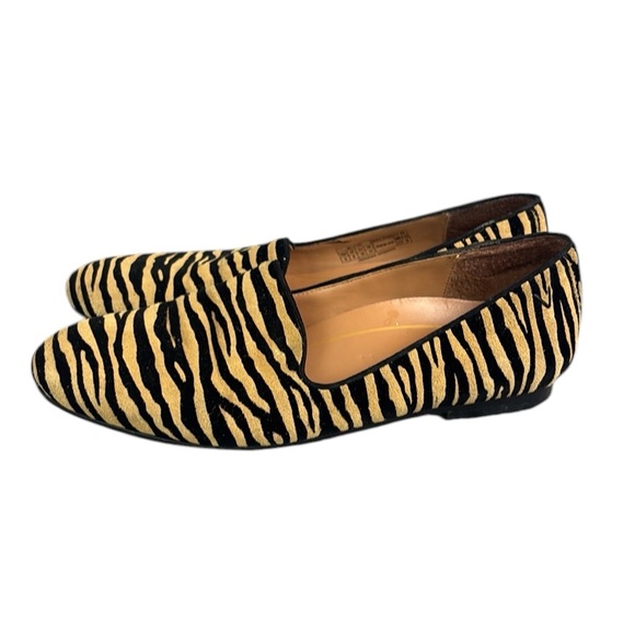 Vionic Willa Tiger Print Slip on  Flats size 8 - Picture 3 of 11